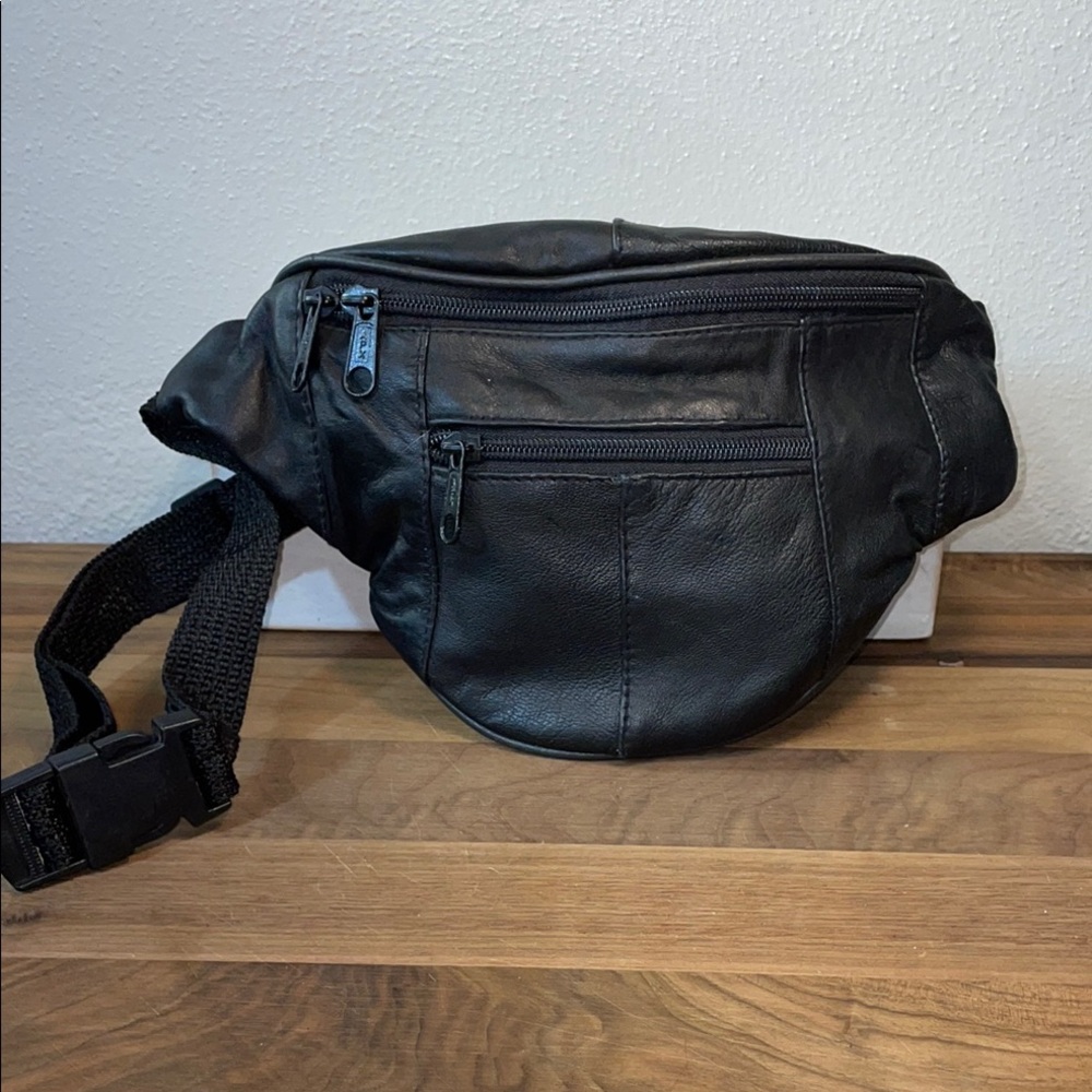 Vtg Black Leather Fanny Pack Waist Bag Adjustable Strap Zip Unisex Travel Moto